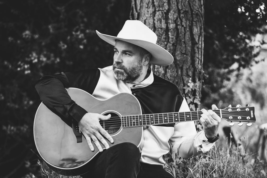 Thunder Rolls - Garth Brooks Tribute Act Live at Share Discovery Village Co. Fermanagh (Christmas Events Northern Ireland)